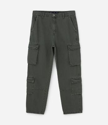 Calca Baggy em Sarja com Bolsos Cargos