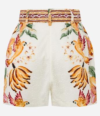 Short Curto em Cambraia com Cinto e Fivela de Miçangas