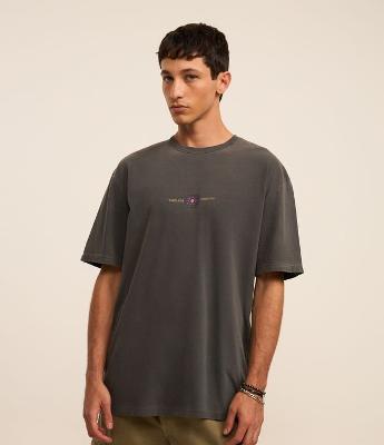 Camiseta Relaxed em Algodão com Estampa Étnica e Efeito Estonado