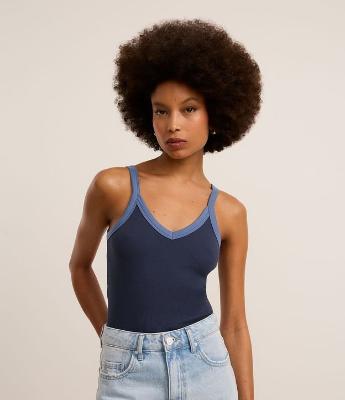 Blusa de Alça em Ribana com Detalhes Contrastantes