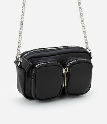 Carteira Transversal Grande com Bolsos e Alça de Corrente