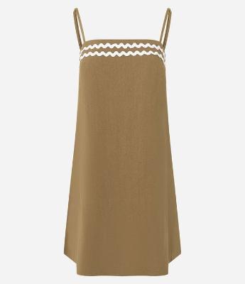 Vestido Curto em Crepe com Detalhe Ondulado no Busto