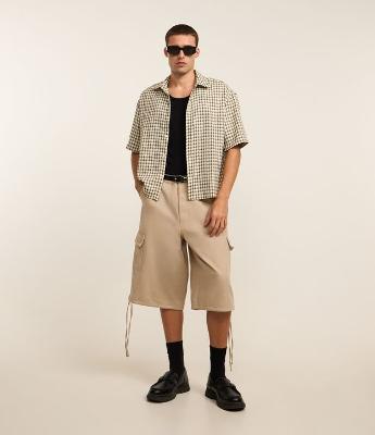 Bermuda Super Baggy em Jeans com Bolso Cargo