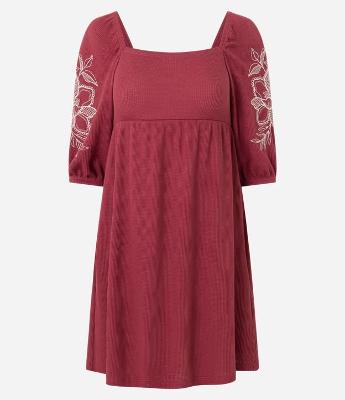 Vestido Evasê Curto Texturizado com Bordadp Floral