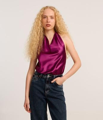 Blusa em Cetim Frente Única com Costas Abertas