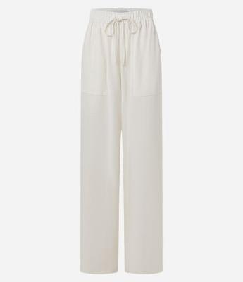 Calça Wide Leg em Viscose com Bolsos Aplicados