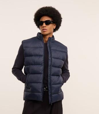 Colete Puffer em Poliamida com Gola Alta e Bolsos
