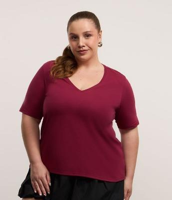 Blusa Básica com Gola em V e Manga Curta Curve & Plus Size