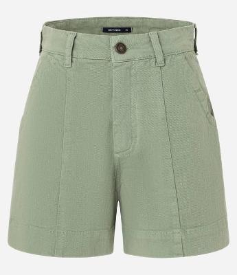 Short Regular em Sarja com Pesponto Contrastante e Bolso Faca
