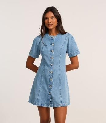 Vestido Curto em Jeans com Recorte Princesa