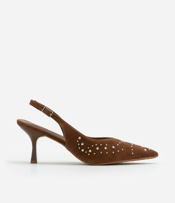 Sapato Scarpin em Efeito Camurça com Tachas