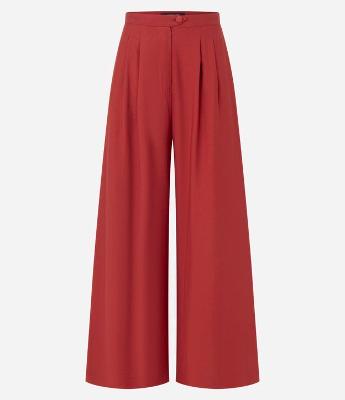 Calça Pantalona em Crepe com Pregas e Botão Forrado