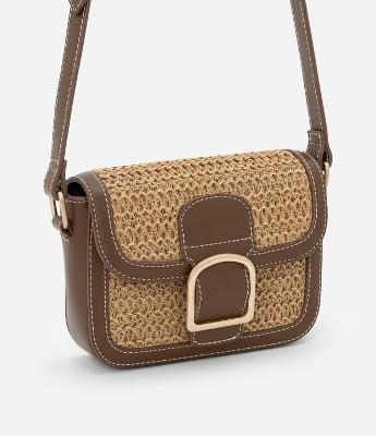 Bolsa Transversal Pequena com Efeito Ráfia