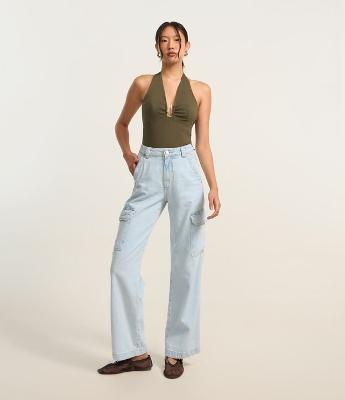 Calça Reta Comfort em Jeans com Bolsos Cargo