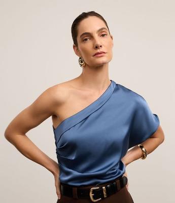 Blusa Ombro Só em Crepe com Manga Curta