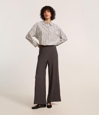 Calça Reta Texturizada com Cintura Alta