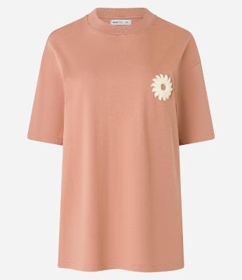 Camiseta Oversized em Algodão com Detalhe em Chenille e Estampa Botânica