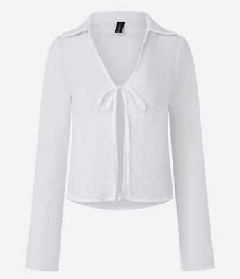 Blusa em Gaze Texturizada com Abertura e Amarração Frontal