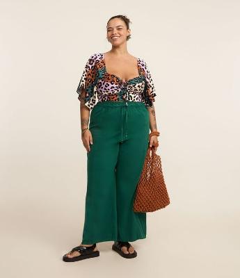 Calça Pantalona em Sarja Leve com Recortes Curve & Plus Size