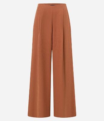 Calça Pantalona em Alfaiataria com Pregas Frontais