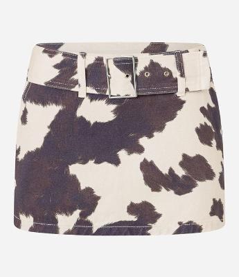 Saia Curta em Sarja Animal Print Vaca com Cinto Largo e Fivela