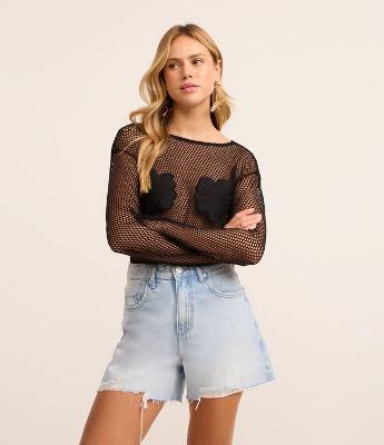 Blusa com Bordado Floral e Textura Quadriculada