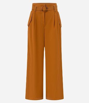Calça Pantalona em Sarja com Pespontos Contrastantes Cinto e Fivela