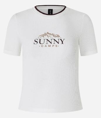 Blusa T-shirt Texturizada e Estampa Sunny Camps