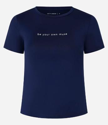Camiseta Esportiva em Microfibra com Estampa Be Your Own Muse