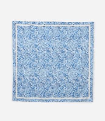 Lenço Quadrado em Cetim com Estampa Paisley