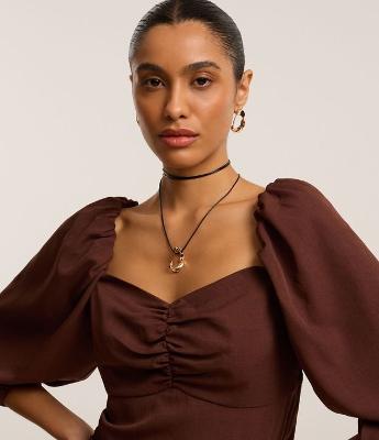 Blusa em Crepe com Decote Coração e Manga Ampla