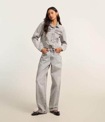Calça Baggy em Jeans com Passantes e Bolsos