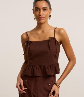 Blusa Peplum em Crepe com Alça de Laço e Babado na Barra