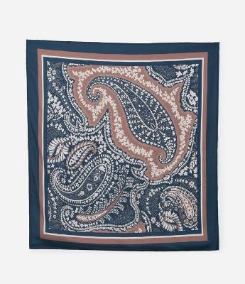 Lenço Retangular em Cetim com Estampa Paisley