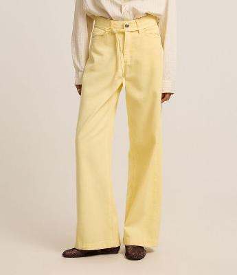 Calça Wide Leg em Sarja com Cintura Média