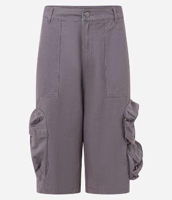 Bermuda Super Baggy em Sarja Bolso Cargo com Fechamento em Zíper