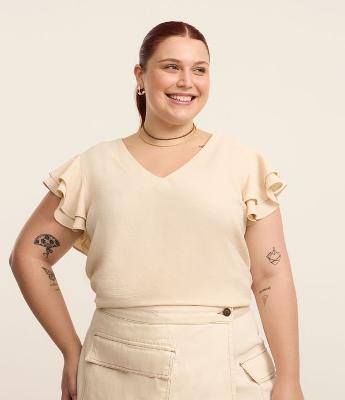Blusa em Crepe com Babado na Manga Curve & Plus Size