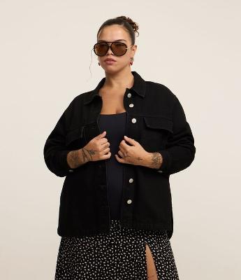 Jaqueta Overshirt em Jeans com Bolso Cargo e Botões Contrastantes Curve & Plus Size