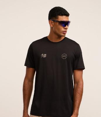 Camiseta Esportiva Regular com Tecnologia Dry e Estampa Localizada