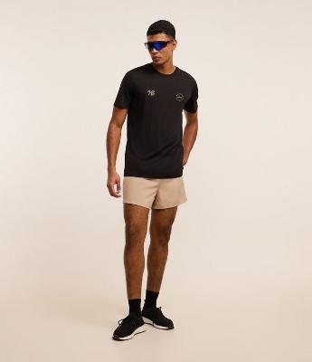 Bermuda Esportiva com Cós Contrastante e Detalhe Refletivo