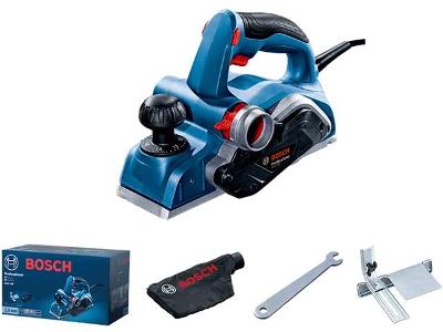 Plaina Bosch GHO 700 com 700W, 2 Lâminas e Saco Coletor de Pó