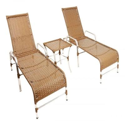 Espreguiçadeiras E Mesa Confortável Para Piscina Sépia
