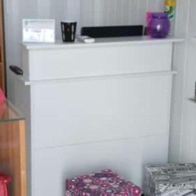 Kit 2 Armários Expositores e 1 Balcão de Atendimento com Gaveta
