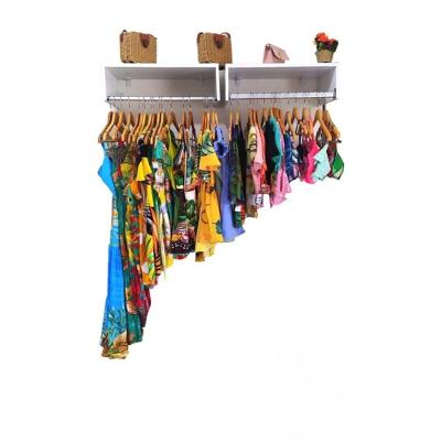 Kit com Expositores Balcões e Provador de Roupas Duplo