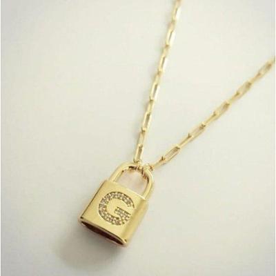 Gargantilha Cadeado Com Inicial Cravejada Banhado A Ouro