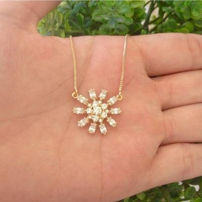 Gargantilha Flor Com Pedras Banhada A Ouro