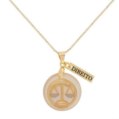 Gargantilha Profissão Direito de Resina Banhado a Ouro