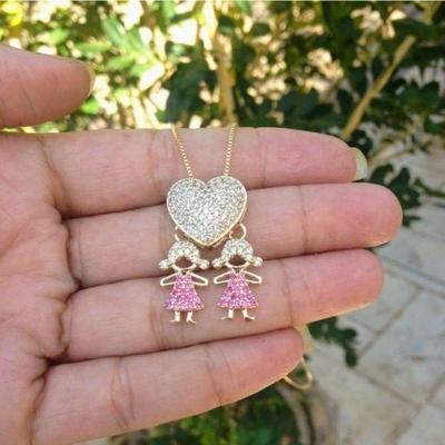 Gargantilha Cravejada Duas Meninas (meninos) Casal Banhada A Ouro 18k