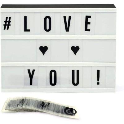 Luminária Letreiro Mesa Led (5 Leds) Com 60 Letras 15 X 10,5Cm Preto / Branco A4