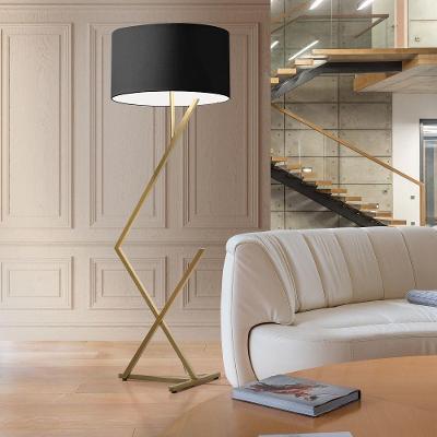 Luminária Abajur De Chão Bali Cúpula Cilíndrica Pedestal Piso Cor:dourado/preto
